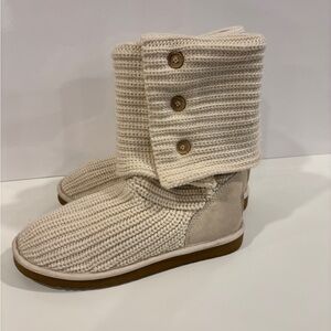 UGG Classic Cardy Sz US 7 Beige/Cream Knit Boot Fold Over With Button Detail